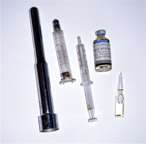 ESSIAC HYPODERMICS WITH VIAL OF SHEEP SORREL SOLUTION FOR INJECTION IN RENE CAISSE’S CANCER CLINIC IN THE 1930S