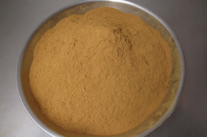 OUR TURKEY RHUBARB POWDER WITH A CINNAMON COLOR IN A STAINLESS STEEL BOWL