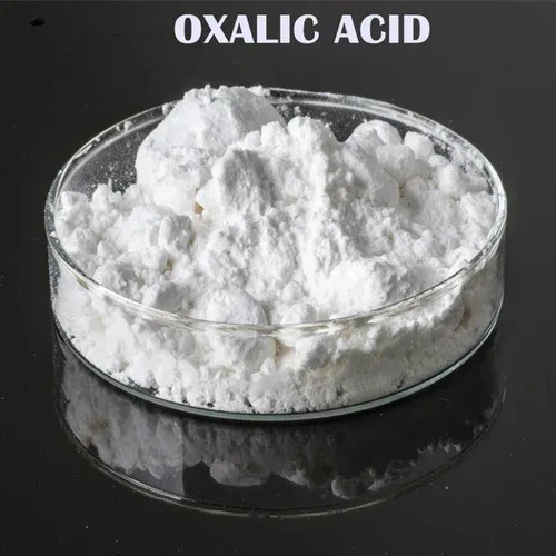 SYNTHETIC OXALIC ACID PRODUCED IN LABORATORY, A WHITE CHRYSTALINE POWDER IN A PETRI DISH